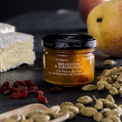 Salsa dulce de melocotón y albaricoque con bayas de goji y cardamomo