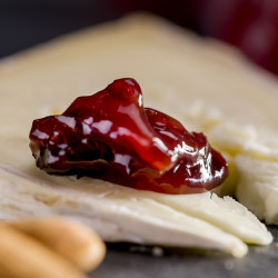 Salsa dulce de uva negra con almendras