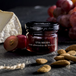 Salsa dolça de raïm negre amb ametlles