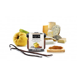 Salsa dulce de higos negros con nueces de Macadamia y pimiento de Jamaica