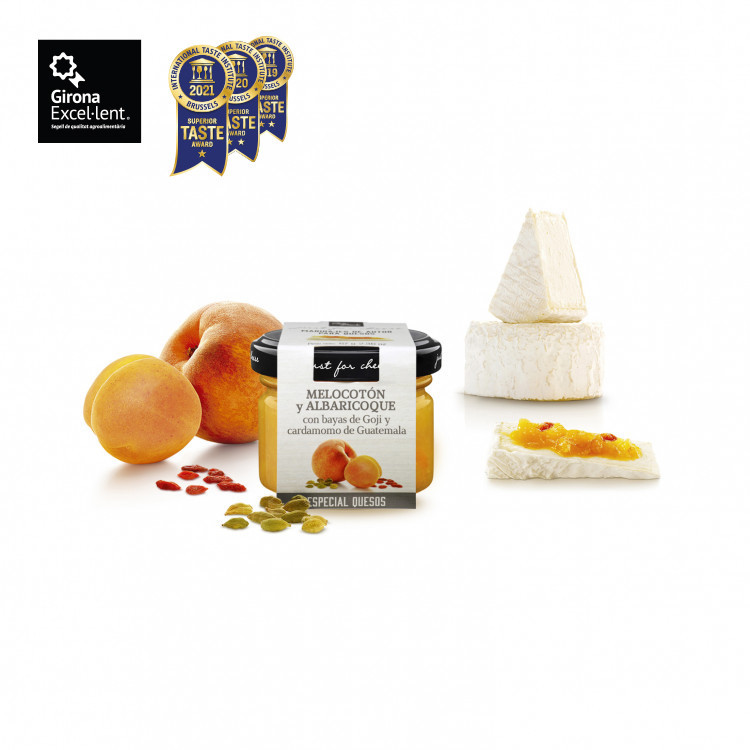 Salsa dulce de melocotón y albaricoque con bayas de goji y cardamomo
